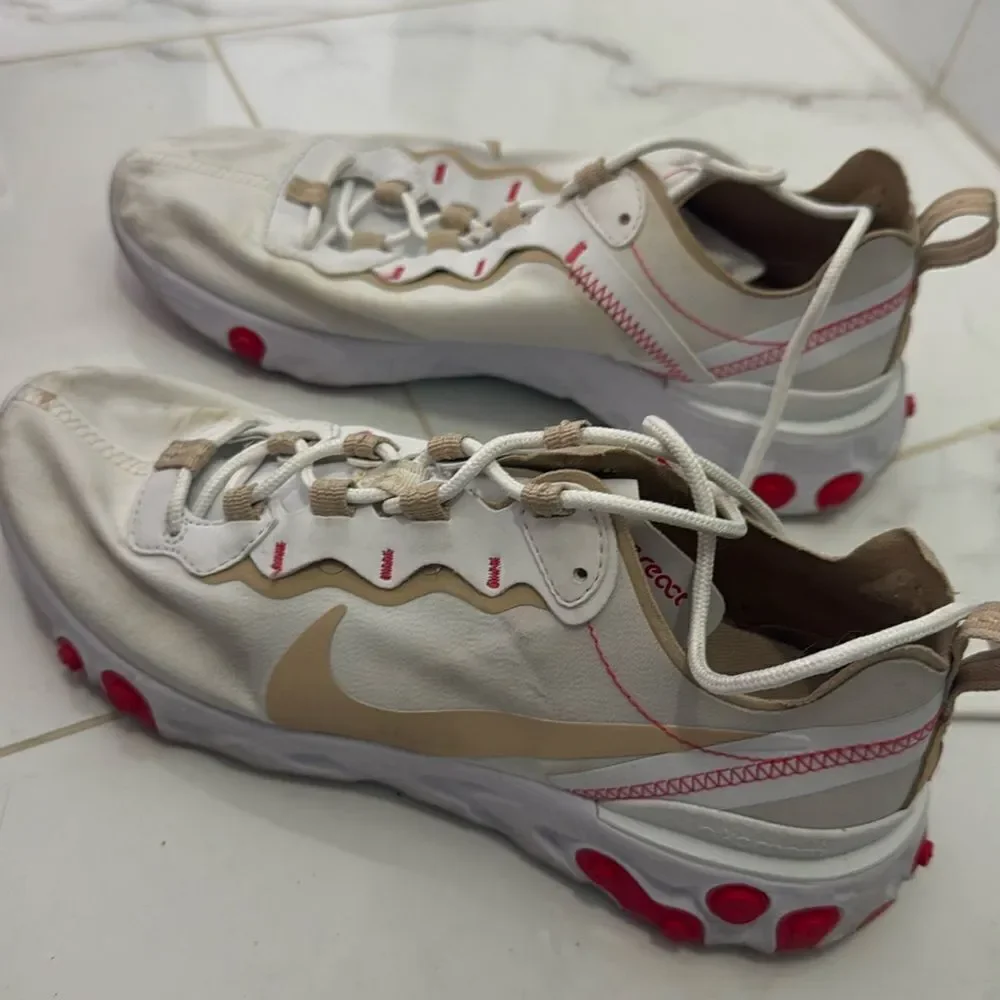 Nike React Element 55 Sneaker Size 8 - Super Comfortable Shoe - Great Condition